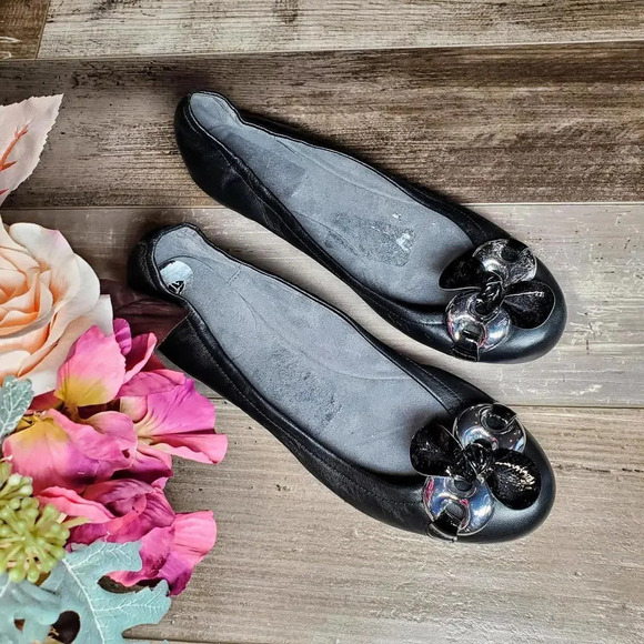 Stuart Weitzman Black Ballet Slip on Leather Flats Round Toe Women's Size 7.5M - Picture 3 of 12